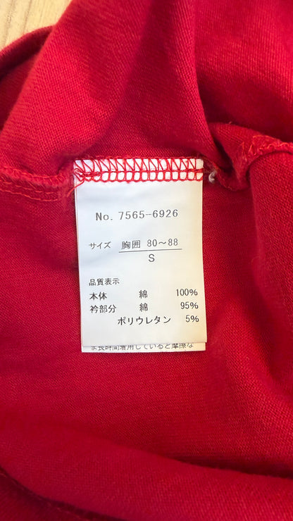 Close-up view of the inner white Japanese tag on a red Kent in Tradition VAN t-shirt displaying product number 7565-6926, size Small for chest size 80-88 cm, and material composition of 100% cotton body with 95% cotton and 5% polyurethane collar trim
