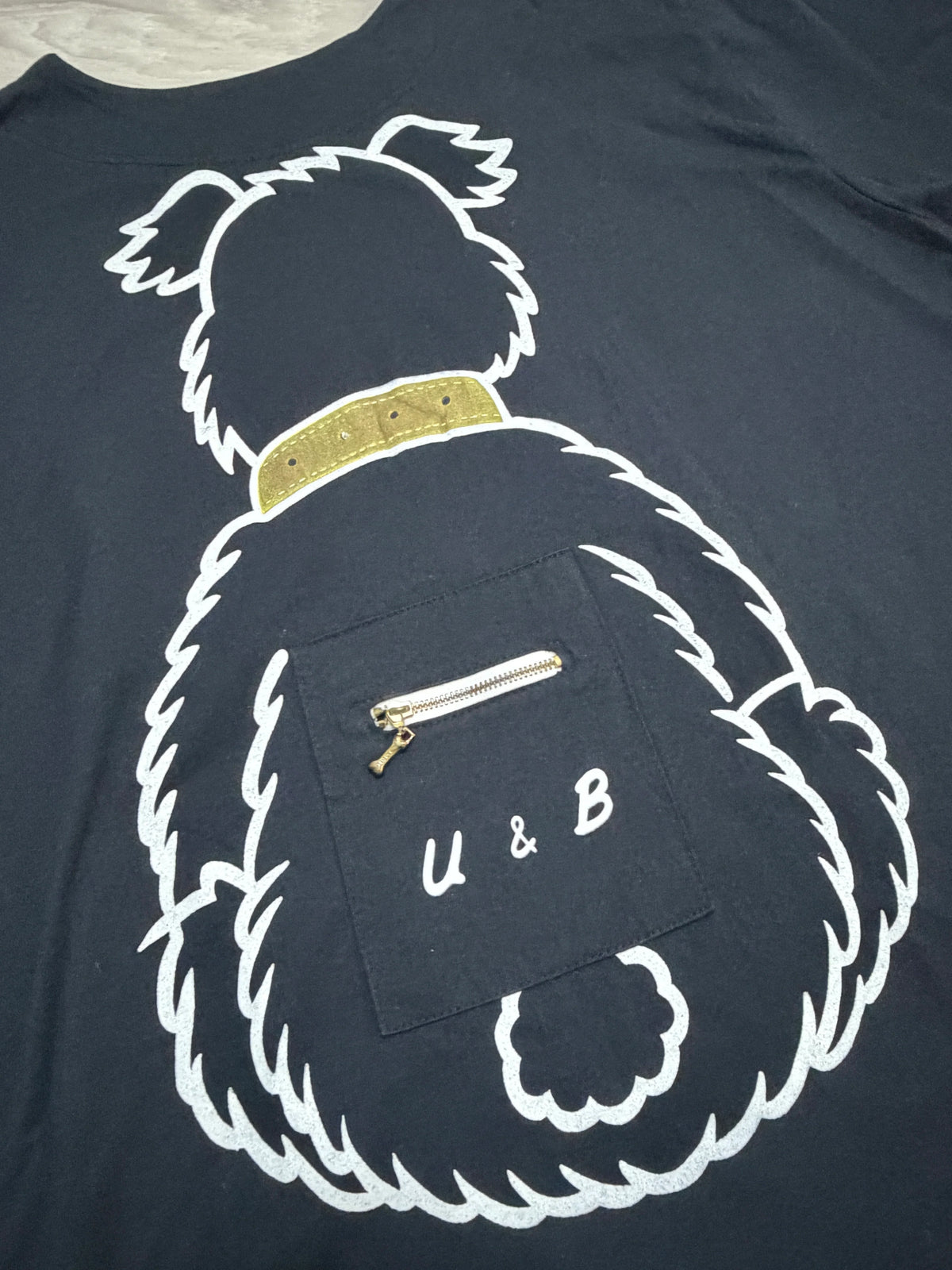 Leox Hub cute puppy graphic t-shirt featuring adorable dog portrait illustration print